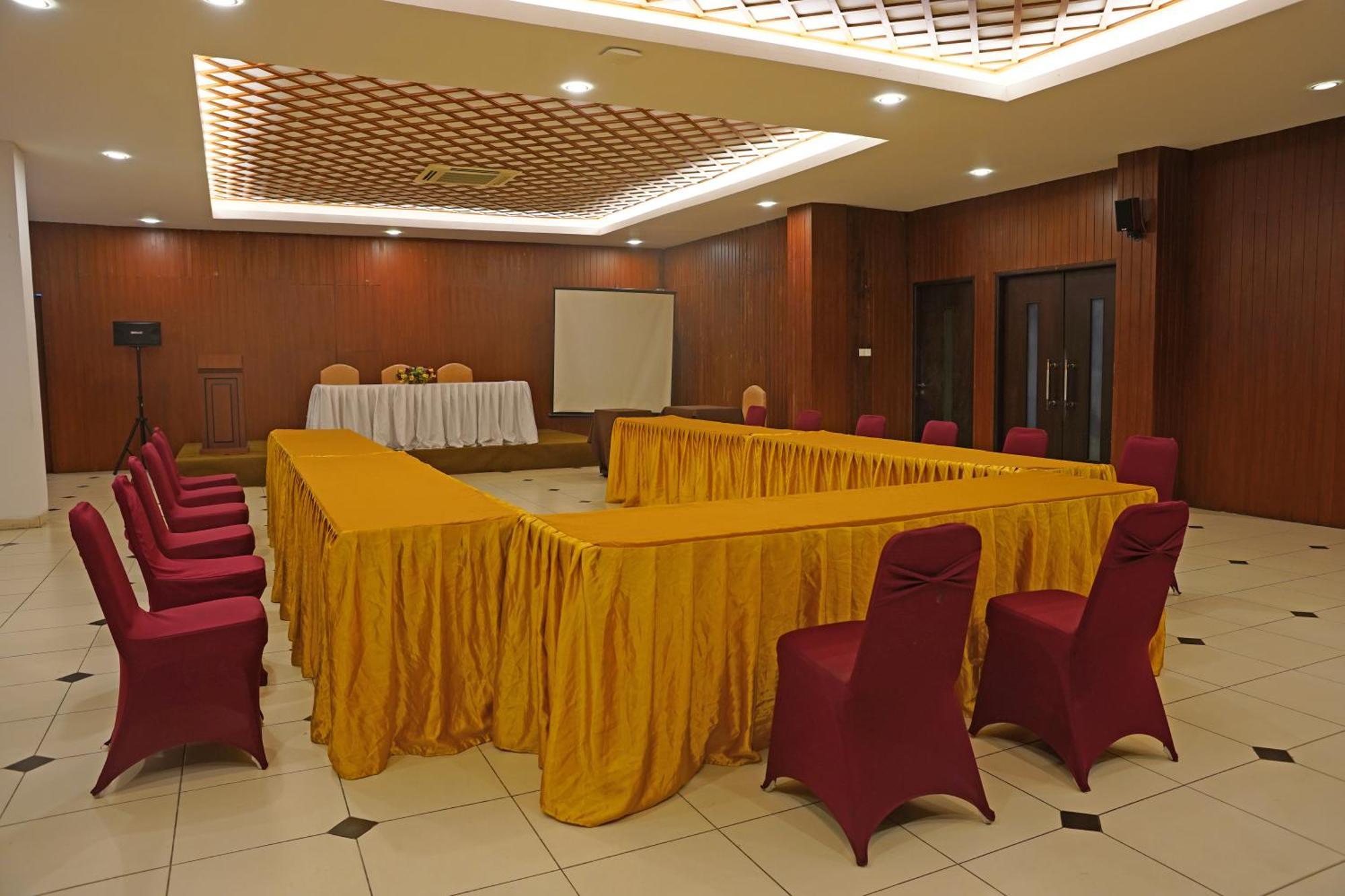 בנדר למפונג Arinas Hotel מראה חיצוני תמונה
