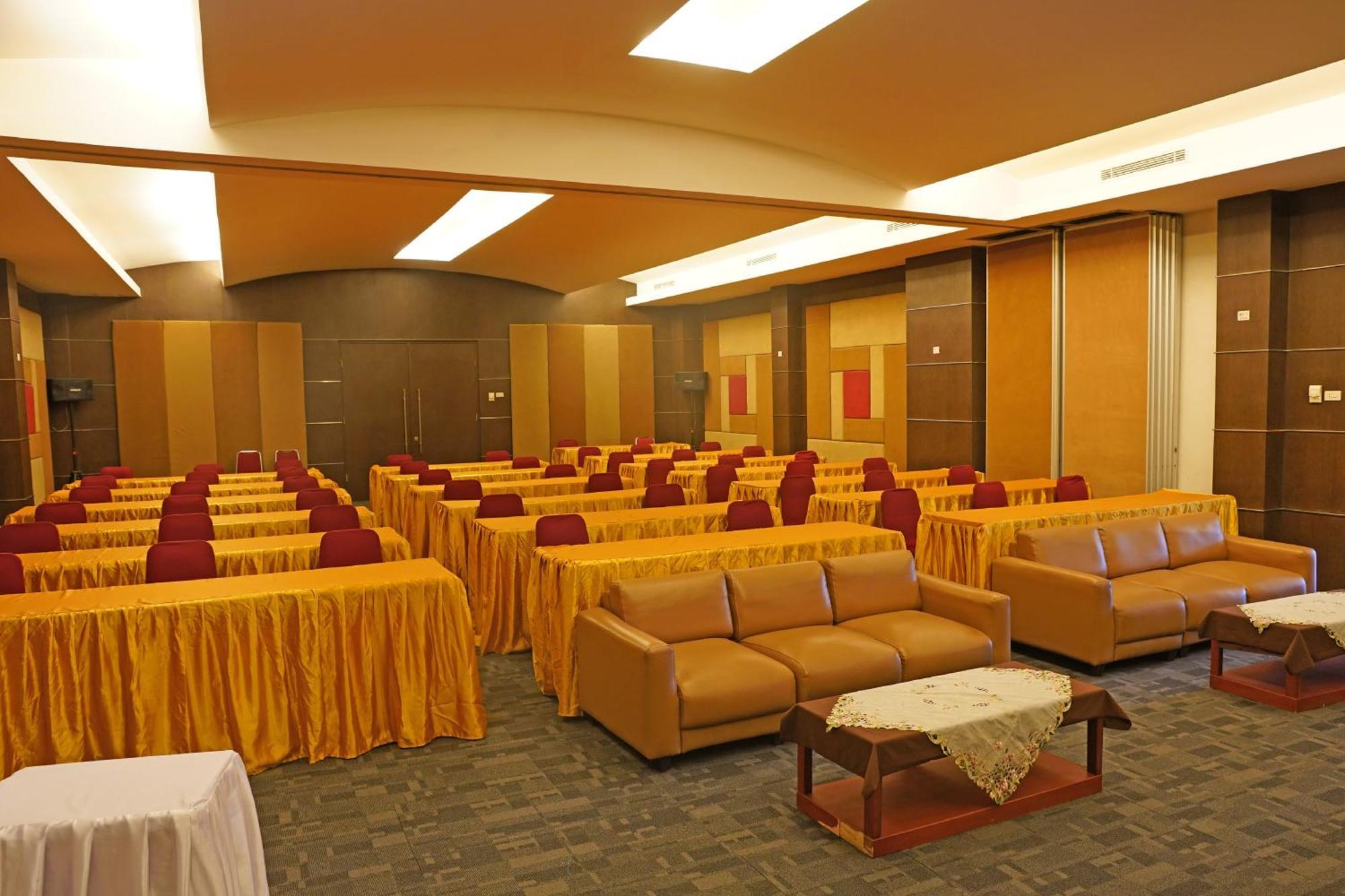 בנדר למפונג Arinas Hotel מראה חיצוני תמונה